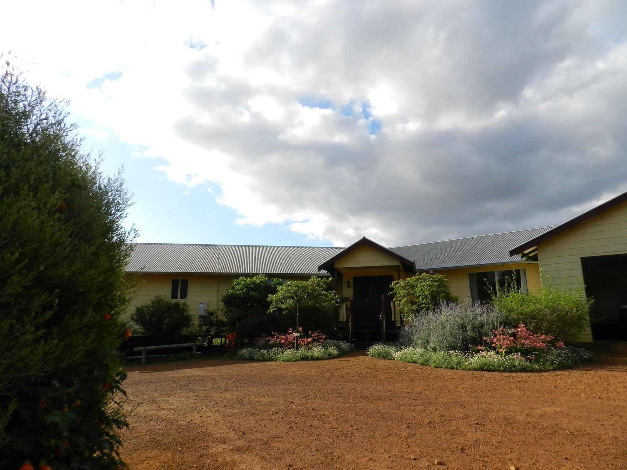 Shambhala Guesthouse Kangaroo Gully Exterior foto